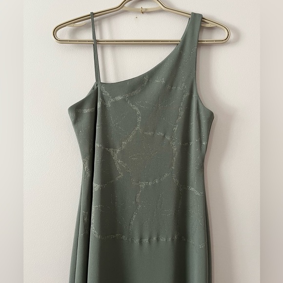 Women’s Asymmetrical Strap  One Shoulder Green Maxi Dress - Picture 7 of 11